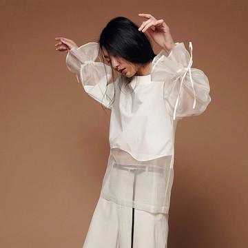 Sophie 圓領抽褶喇叭袖 真絲歐根紗拼接白襯