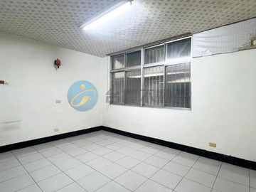 新興國小、新崛江商圈稀有二樓RC美寓｜高雄市新興區忠孝一路