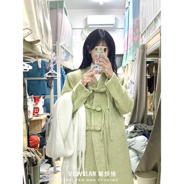 新中式盤扣綠色大衣小個子穿搭設計感小眾v領中長款毛呢外套女秋