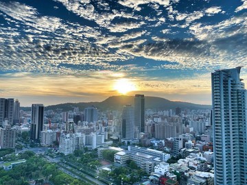 面中央公園180度環景高樓2房｜燙金地段捷運景觀宅｜高雄市新興區中山一路