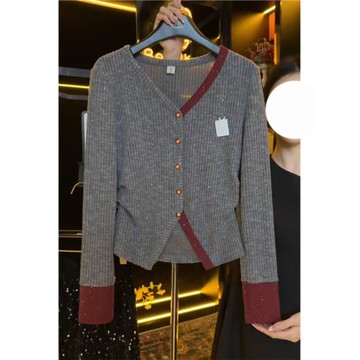 大碼春季新款2026年女裝高級感小眾撞色V領長袖百搭顯瘦針織上衣