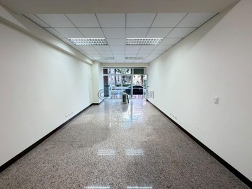 楊小扁~文山特區翻新樓店1樓+夾+2樓+平車(4)｜高雄市鳳山區文南街