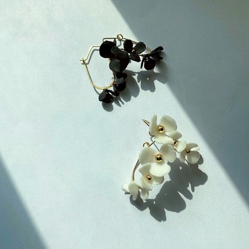 Rising Kiss 樹脂小白花耳環