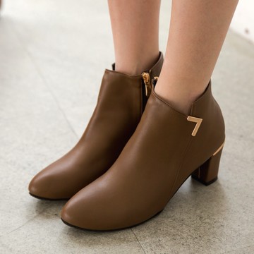 【限量現貨】靴子．訂製款．MIT顯瘦側V口金屬拼接側拉鍊粗跟短靴．白鳥麗子
