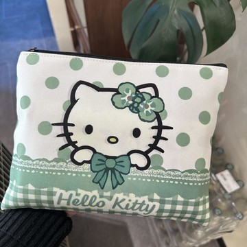 ❤️在臺好貨❤️綠色波點凱蒂貓手拿化妝包森系輕便可愛精緻網紅外出收納洗漱女包
