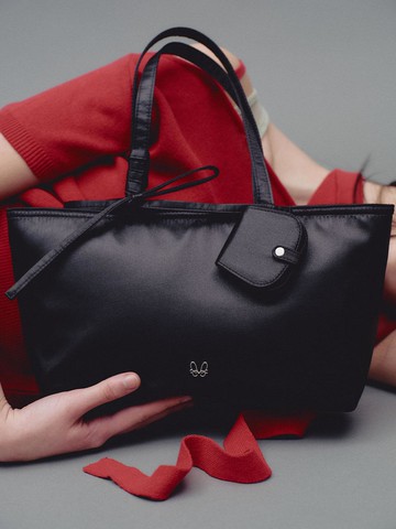 MMW SATIN SHOULDER BAG (BLACK)