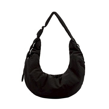 【BLANK SPACE】Zip 澎軟多用斜跨包(黑色)