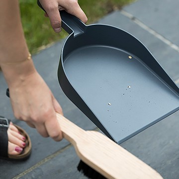 Design Bite｜桌上型掃把組