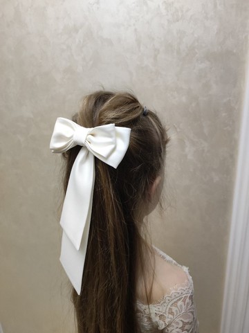 緞面蝴蝶結髮夾，髮飾。