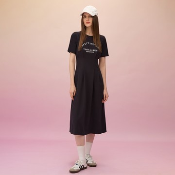 SO NICE 字母印花修身打褶空氣布洋裝