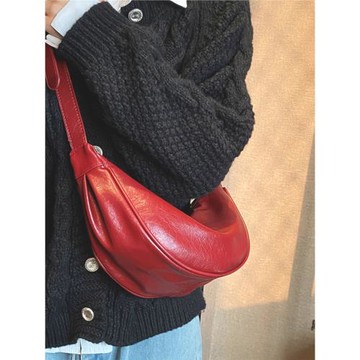 高級質感軟皮包包女2022新款潮百搭爆款斜挎包小眾設計單肩餃子包