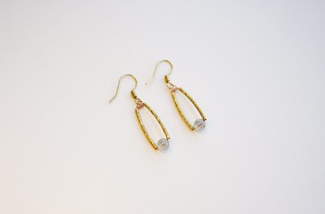 【拉長石 黃銅敲花耳環】 耳勾l耳夾