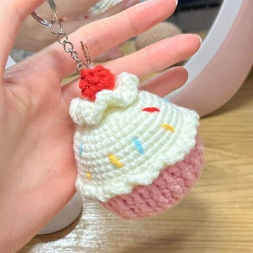 🔥新品🔥毛線可愛掛件鉤織diy材料奶油紙杯小蛋糕鑰匙扣鉤針手工送女朋友時尚吊墜 車載掛件 手工送人禮 手工材料包