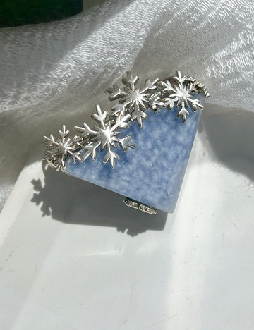 絨雪之詩 老礦藍線水晶吊墜胸針兩用款