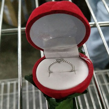 桃園出貨魔術 道具 近景 玫瑰花變戒指盒 浪漫之約 求婚 魔術花廠傢