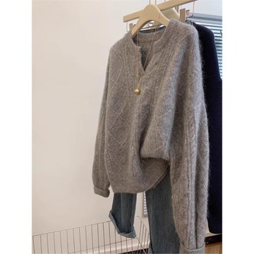 高級感灰色v領麻花浣熊絨套頭毛衣女秋冬慵懶加厚內搭針織衫上衣