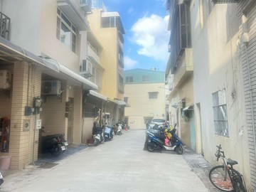 鼎山家樂福輕軌站*翻新透天好停車｜高雄市三民區士良街