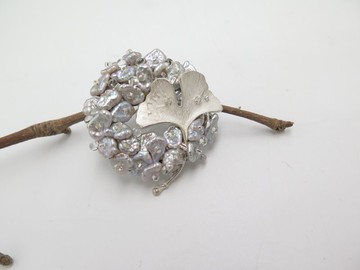 【Pinkoi 線下活動預購商品】COLE COOL手釘巴洛克珍珠銀杏葉胸針