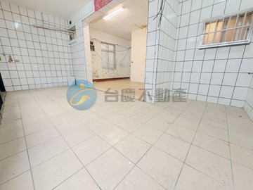 苗栗市低總價稀有大面寬邊間透天(需整理)｜苗栗縣苗栗市鴻福