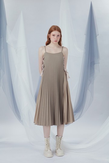 吊帶摺褶連衣裙