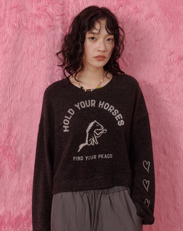 馬上平靜Q感毛毛短版大學T(兩色)