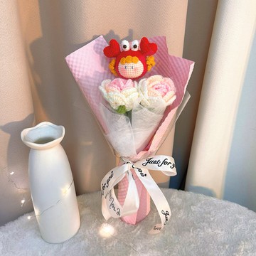 巨蟹座鉤織花束 手作粉色玫瑰和小螃蟹玩偶