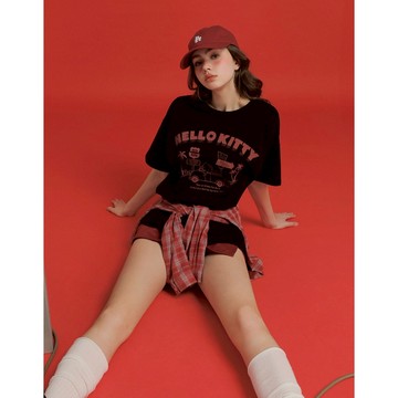 AIR SPACE 【Hello Kitty聯名】印花圓領短袖寬版TEE(黑/白) 女裝 現貨