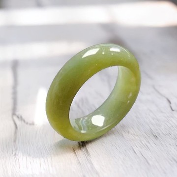 秋香綠翡翠戒指戒圈 | 國際8.5圍 | 天然翡翠A貨 | 送禮