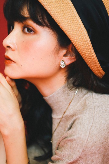 COR-DATE / 珍珠點點扇形耳環