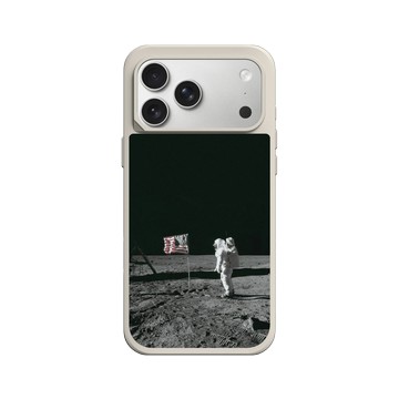 iPhone 17 Pro Max SolidX 貝殼灰 - NASA - Apollo 11 - Astronaut Aldrin On The Moon