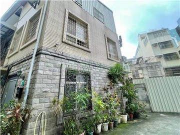 我是承辦正民權路上透天店面住商潔瑜｜台南市中西區民權路一段