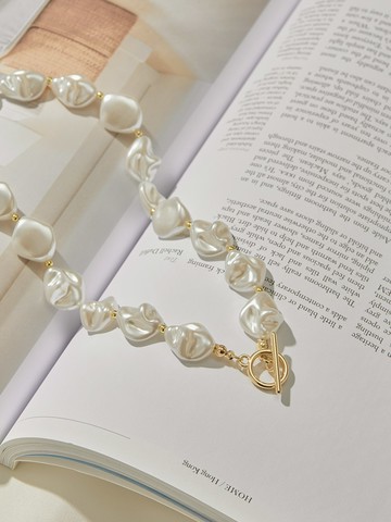 不規則光澤珍珠OT釦短項鍊