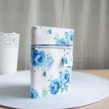Lovely【日本布】藍玫瑰滾邊護照套、布書套10X14cm、白底