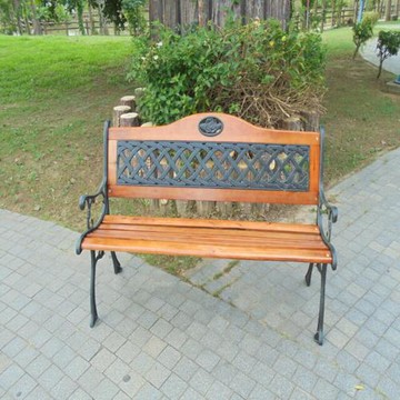 《雙人鑄鐵公園椅》(花網造型椅背)