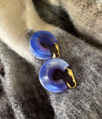 古董藍色光暈塑料圈圈LUCITE夾式耳環 C865