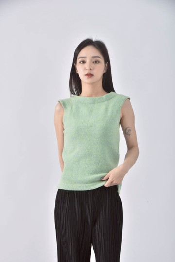 (F) 質感羊毛圓領綠色上衣