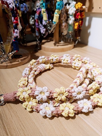 可調/全花固定長度雙色花花手機掛繩背帶-乾燥玫瑰+奶酥黃+天然白