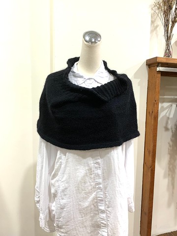 女版簡潔大方套頭式披肩。圍脖。圍巾。正黑色