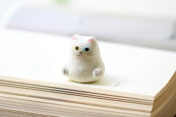 白貓∣手工紙塑貓