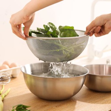 304不銹鋼打蛋料理盆日式食品級沙拉碗打單烘焙帶刻度配菜瀝水籃