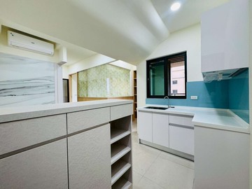 鼎山商圈｜未來輕軌捷運｜稀有高樓層兩房平車｜高雄市三民區順昌街