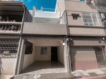 左營世運旁│大露台全屋翻新車庫透天｜高雄市左營區和光街