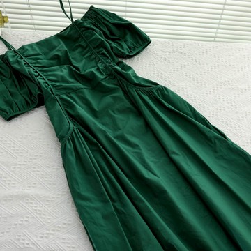 特價減20 褶皺氣質顯瘦寬松露肩吊帶一字肩泡泡袖中長款連衣裙女