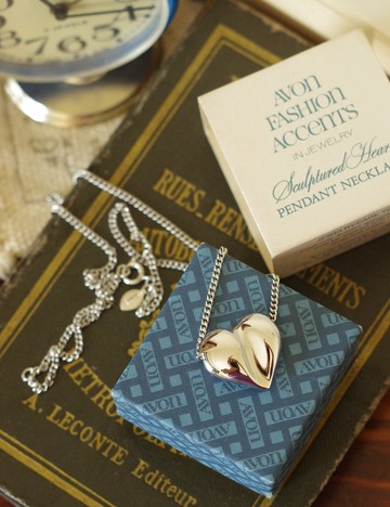 古董 Vintage Avon 1977銀色愛心項鍊 原裝盒 n342