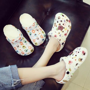 護士洞洞鞋女ins潮包頭夏防滑厚底沙灘可愛2025年新款涼拖鞋外穿