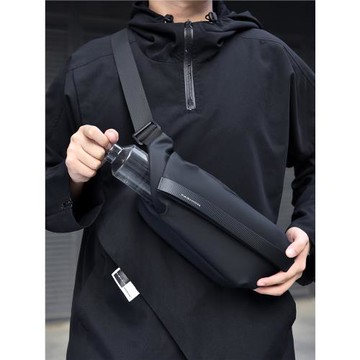 男士斜挎包防水時尚潮流胸包機車騎行背包運動腰包男生單肩小挎包