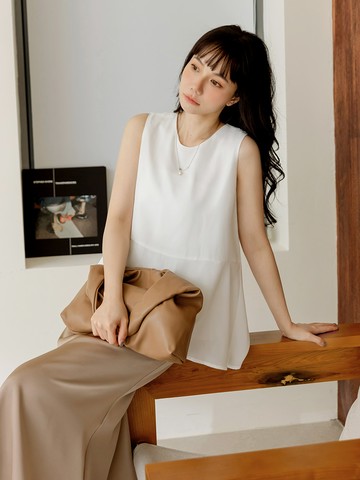 輕薄細緻傘襬背心上衣