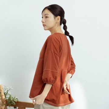 【MOSS CLUB】配色線兔子溜滑板V領上衣 黑 白 桔(魅力商品)