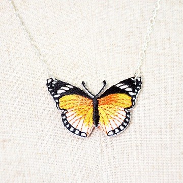 蝴蝶圖騰刺繡項鍊  禮物