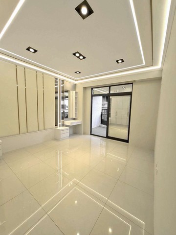 瑞隆商圈臨路翻修美店住｜高雄市前鎮區武慶一路